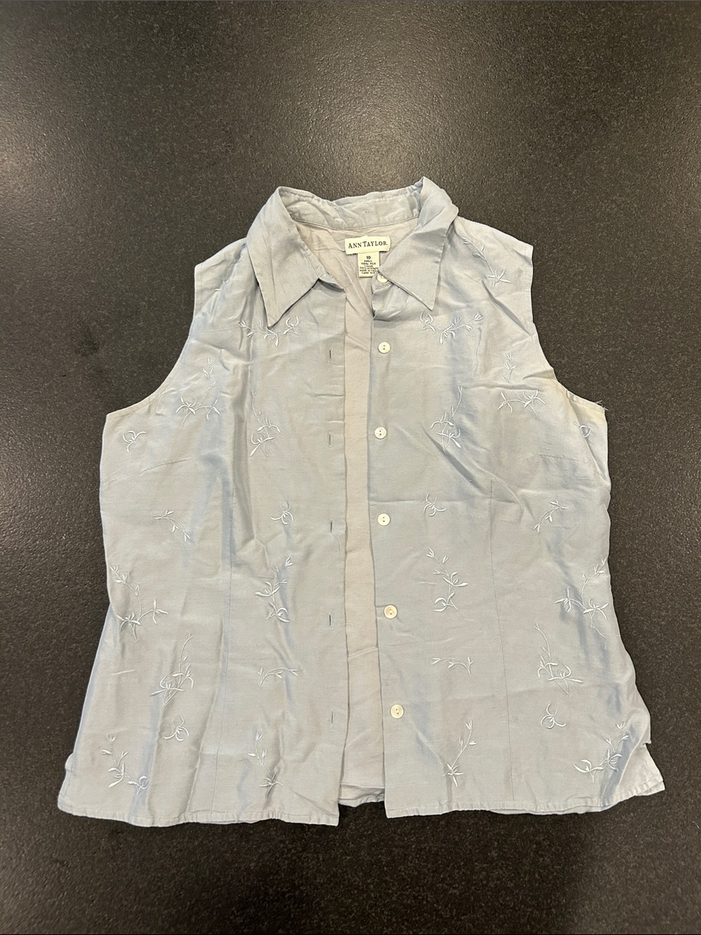 Ann Taylor Baby Blue Sleeveless Embroidered Button-Down Camisole Vest Size 10